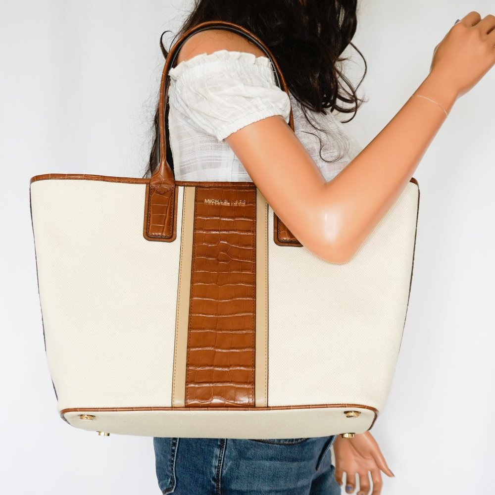 Michael Kors Greenwich L Carryall Tote Cream Brown